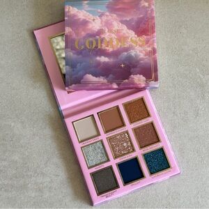 Eloise Beauty Goddess Eyeshadow Palette - 9 Shimmer & Matte Shades